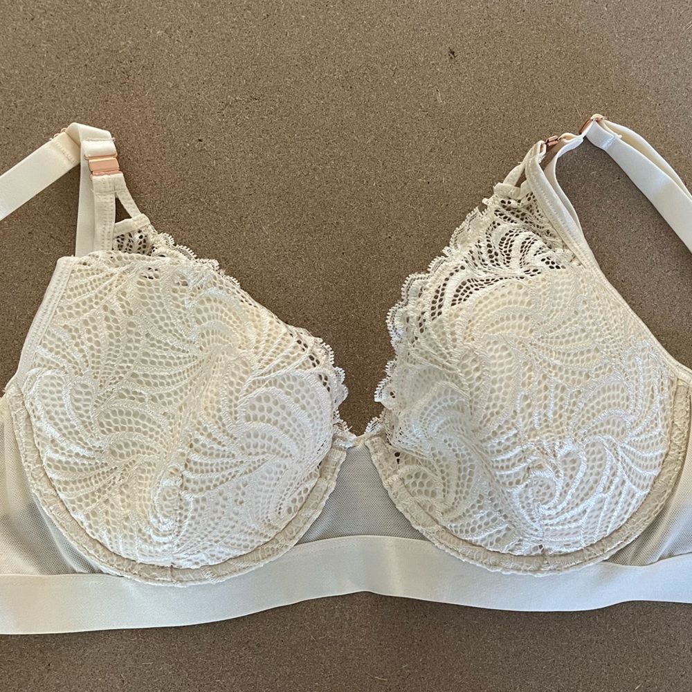 Hot Milk Lingerie Warrior Plunge Ivory Nursing Bra - EUC 36DDD